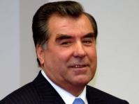 Der Präsident von Tadshikistan nimmt aus Jekaterinburg eine Generalsuniform mit